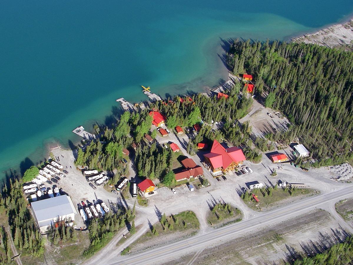 Northern Rockies Lodge Muncho Lake Exterior foto